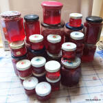 -Marmeladegläser mit Erdbeermarmelade