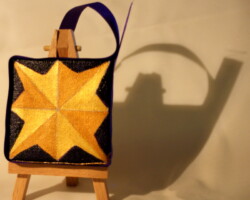 ViolettStar 15.11.2012 7 x 7 cm Acryl + Varnish auf Leinwand + Staffel