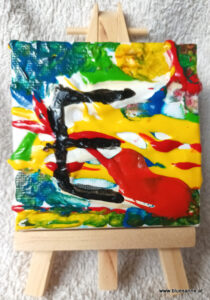 E 10.11.2025 7 x 7 cm Acryl + Varnish auf Leinwand + Staffel