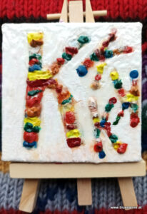 K 7x7cm Acryl + Varnish auf Leinwanwand + Staffel 16.11.2025